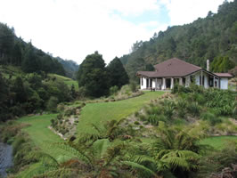 Stream Kuranui Lodge